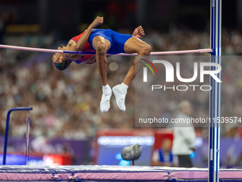 Roderick Townsend-Roberts of the United States of America competes in the Men's High Jump - T47 at Stade de France during the Paris 2024 Par...