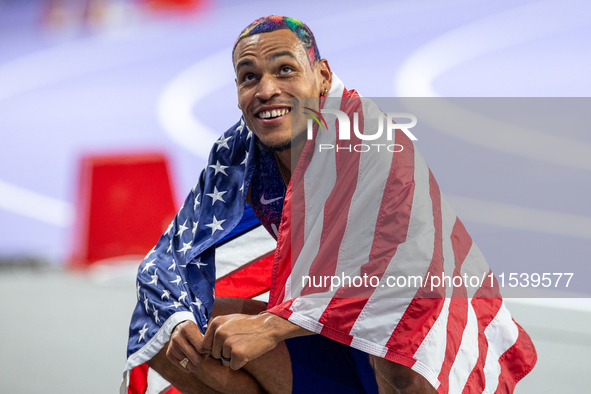 Roderick Townsend-Roberts of the United States of America reacts after he wins the gold medal during the Men's High Jump - T47 at Stade de F...