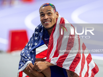 Roderick Townsend-Roberts of the United States of America reacts after he wins the gold medal during the Men's High Jump - T47 at Stade de F...