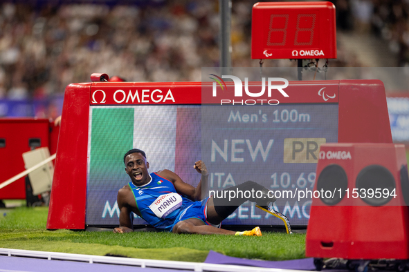 Maxcel Amo Manu of Italy reacts after he wins the Men's 100m - T64 Round 1 - Heat 2 with a personal best at Stade de France during the Paris...