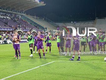 ACF Fiorentina players greet their fans during the Italian Serie A football match between ACF Fiorentina and A.C. Monza at the Artemio-Franc...