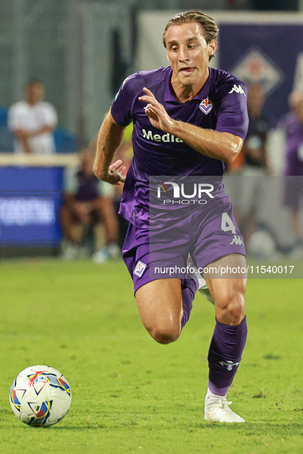 Bove of ACF Fiorentina controls the ball during the Italian Serie A football match between ACF Fiorentina and A.C. Monza in Florence, Italy,...