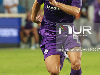 Bove of ACF Fiorentina controls the ball during the Italian Serie A football match between ACF Fiorentina and A.C. Monza in Florence, Italy,...