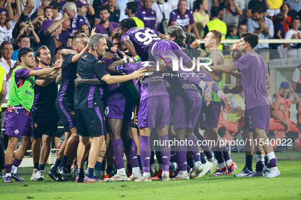 Gosens of ACF Fiorentina celebrates after scoring his team's goal during the Italian Serie A football match between ACF Fiorentina and A.C....