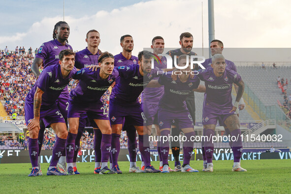 ACF Fiorentina players pose for a team photo prior to the Italian Serie A football match between ACF Fiorentina and A.C. Monza in Florence,...