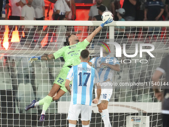 Alessandro Plizzari of Delfino Pescara 1936 is in action during the Serie C NOW match between Delfino Pescara 1936 and Torres at Stadio Adri...