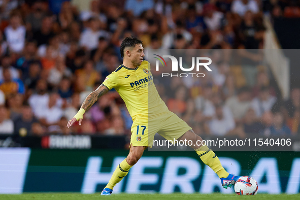 Kiko Femenia of Villarreal CF is in action during the LaLiga EA Sports match between Valencia CF and Villarreal CF at Mestalla stadium in Va...