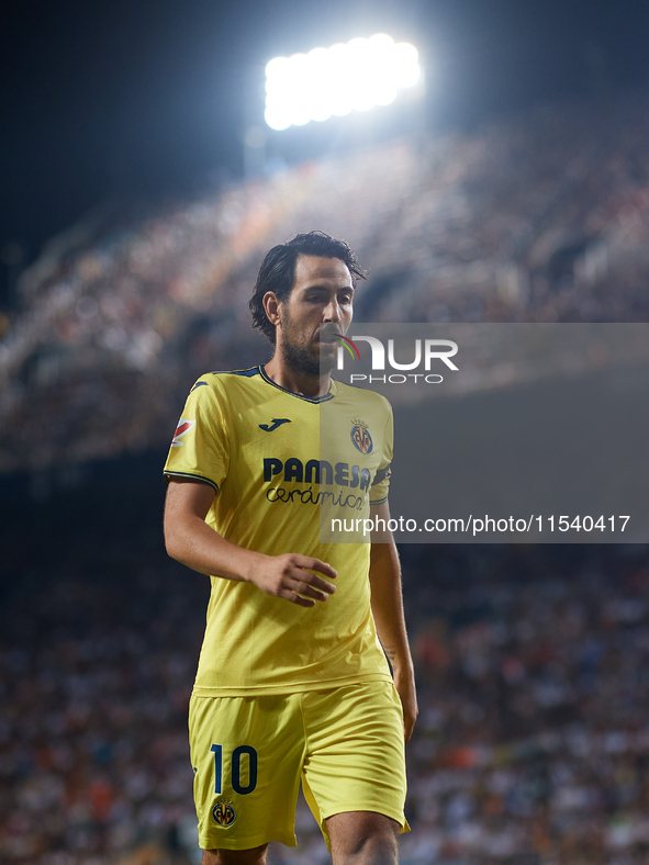 Dani Parejo of Villarreal CF looks on during the LaLiga EA Sports match between Valencia CF and Villarreal CF at Mestalla stadium in Valenci...