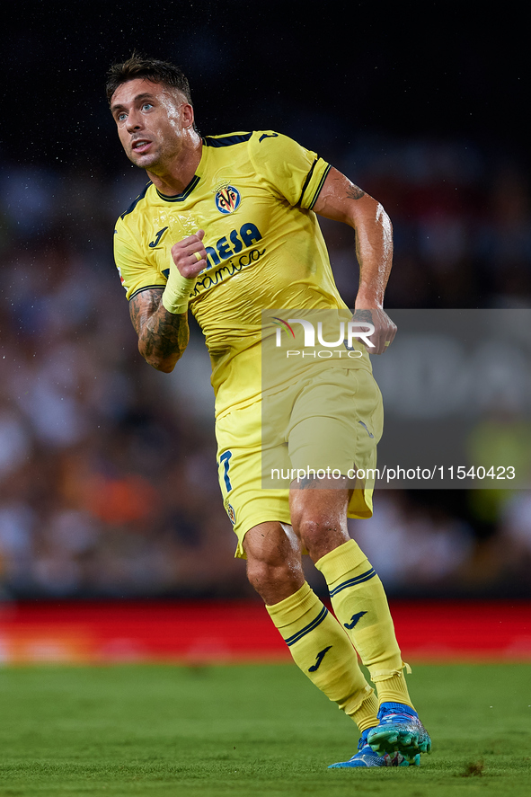 Kiko Femenia of Villarreal CF reacts during the LaLiga EA Sports match between Valencia CF and Villarreal CF at Mestalla stadium in Valencia...