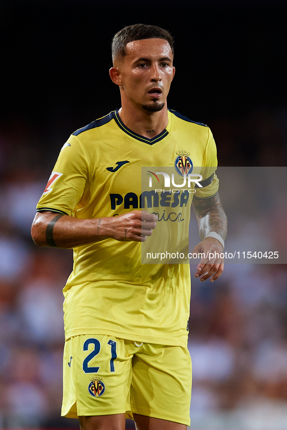 Yeremy Pino of Villarreal CF looks on during the LaLiga EA Sports match between Valencia CF and Villarreal CF at Mestalla stadium in Valenci...