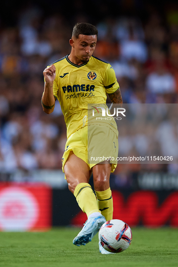 Yeremy Pino of Villarreal CF is in action during the LaLiga EA Sports match between Valencia CF and Villarreal CF at Mestalla stadium in Val...