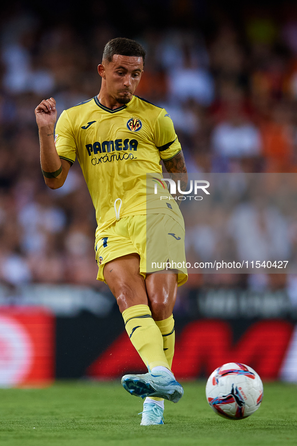 Yeremy Pino of Villarreal CF is in action during the LaLiga EA Sports match between Valencia CF and Villarreal CF at Mestalla stadium in Val...