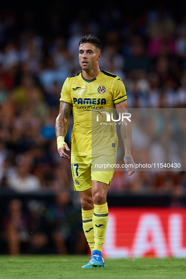 Kiko Femenia of Villarreal CF looks on during the LaLiga EA Sports match between Valencia CF and Villarreal CF at Mestalla stadium in Valenc...