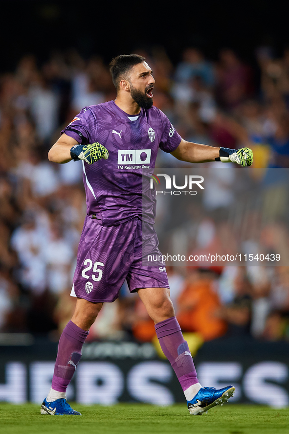 Giorgi Mamardashvili of Valencia CF reacts during the LaLiga EA Sports match between Valencia CF and Villarreal CF at Mestalla stadium in Va...