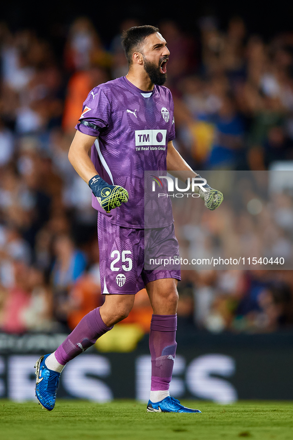 Giorgi Mamardashvili of Valencia CF reacts during the LaLiga EA Sports match between Valencia CF and Villarreal CF at Mestalla stadium in Va...