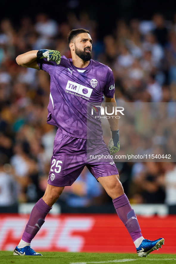 Giorgi Mamardashvili of Valencia CF reacts during the LaLiga EA Sports match between Valencia CF and Villarreal CF at Mestalla stadium in Va...