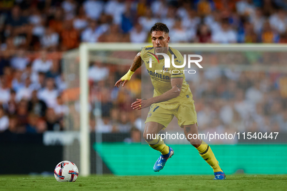 Kiko Femenia of Villarreal CF is in action during the LaLiga EA Sports match between Valencia CF and Villarreal CF at Mestalla stadium in Va...