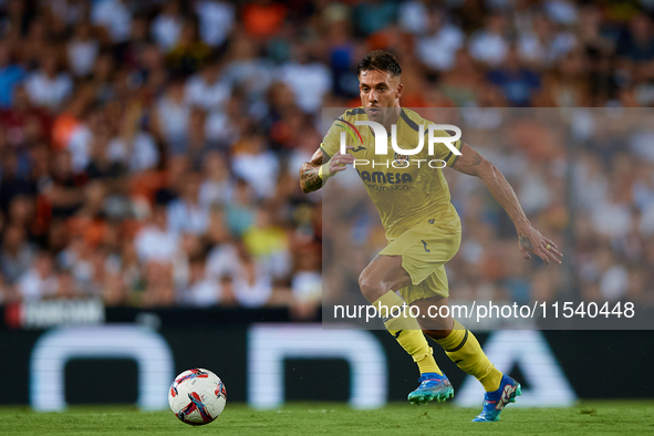 Kiko Femenia of Villarreal CF is in action during the LaLiga EA Sports match between Valencia CF and Villarreal CF at Mestalla stadium in Va...