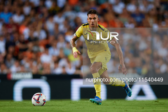 Kiko Femenia of Villarreal CF is in action during the LaLiga EA Sports match between Valencia CF and Villarreal CF at Mestalla stadium in Va...