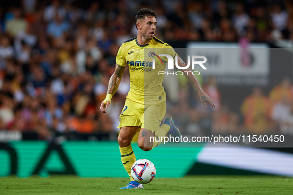 Kiko Femenia of Villarreal CF is in action during the LaLiga EA Sports match between Valencia CF and Villarreal CF at Mestalla stadium in Va...