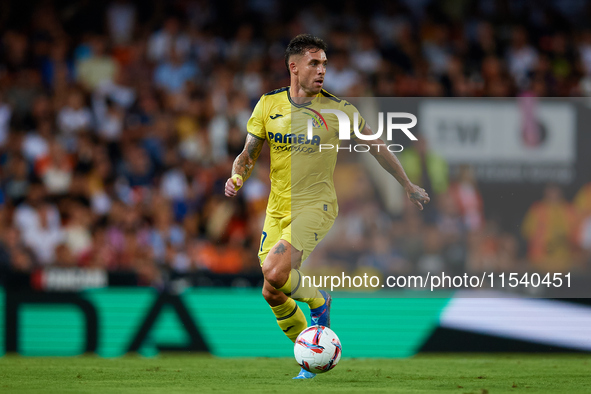 Kiko Femenia of Villarreal CF is in action during the LaLiga EA Sports match between Valencia CF and Villarreal CF at Mestalla stadium in Va...