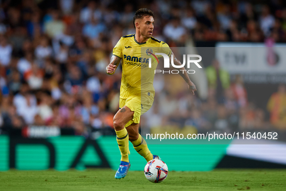 Kiko Femenia of Villarreal CF is in action during the LaLiga EA Sports match between Valencia CF and Villarreal CF at Mestalla stadium in Va...