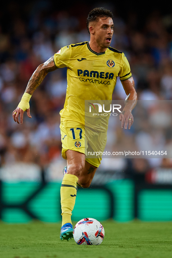 Kiko Femenia of Villarreal CF is in action during the LaLiga EA Sports match between Valencia CF and Villarreal CF at Mestalla stadium in Va...