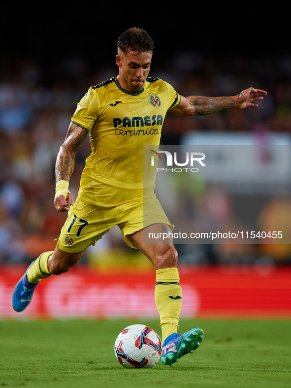 Kiko Femenia of Villarreal CF is in action during the LaLiga EA Sports match between Valencia CF and Villarreal CF at Mestalla stadium in Va...