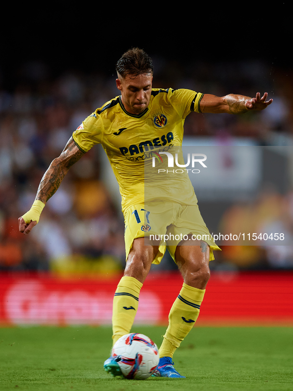 Kiko Femenia of Villarreal CF is in action during the LaLiga EA Sports match between Valencia CF and Villarreal CF at Mestalla stadium in Va...