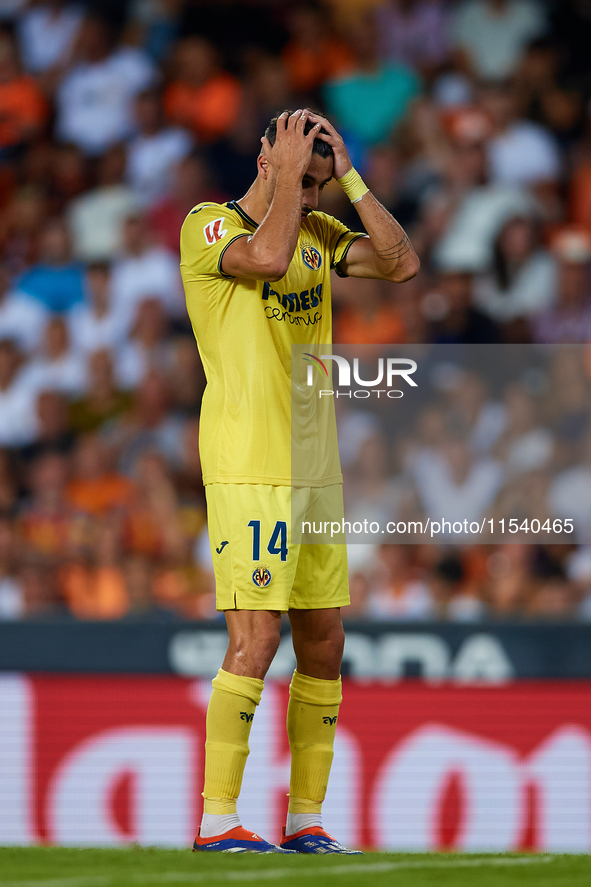 Santi Comesana Veiga of Villarreal CF reacts during the LaLiga EA Sports match between Valencia CF and Villarreal CF at Mestalla stadium in...