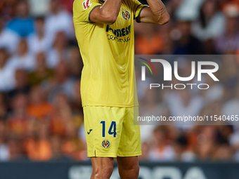 Santi Comesana Veiga of Villarreal CF reacts during the LaLiga EA Sports match between Valencia CF and Villarreal CF at Mestalla stadium in...