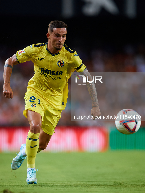 Yeremy Pino of Villarreal CF is in action during the LaLiga EA Sports match between Valencia CF and Villarreal CF at Mestalla stadium in Val...