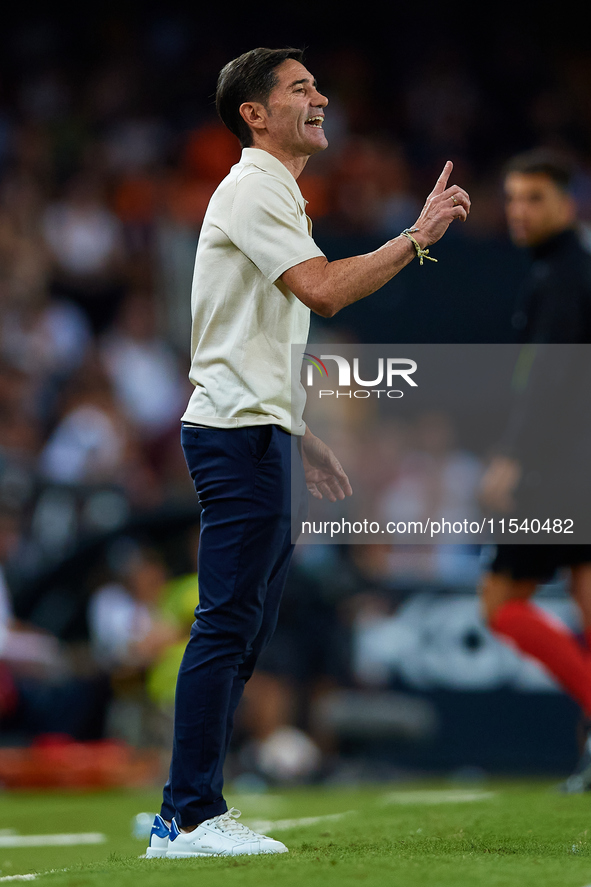 Marcelino Garcia Toral, head coach of Villarreal CF, reacts during the LaLiga EA Sports match between Valencia CF and Villarreal CF at Mesta...