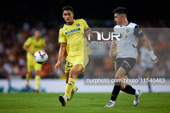 Sergi Cardona of Villarreal CF competes for the ball with Diego Lopez of Valencia CF during the LaLiga EA Sports match between Valencia CF a...