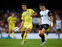 Sergi Cardona of Villarreal CF competes for the ball with Diego Lopez of Valencia CF during the LaLiga EA Sports match between Valencia CF a...