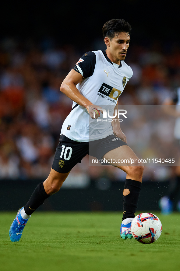 Andre Almeida of Valencia CF is in action during the LaLiga EA Sports match between Valencia CF and Villarreal CF at Mestalla stadium in Val...