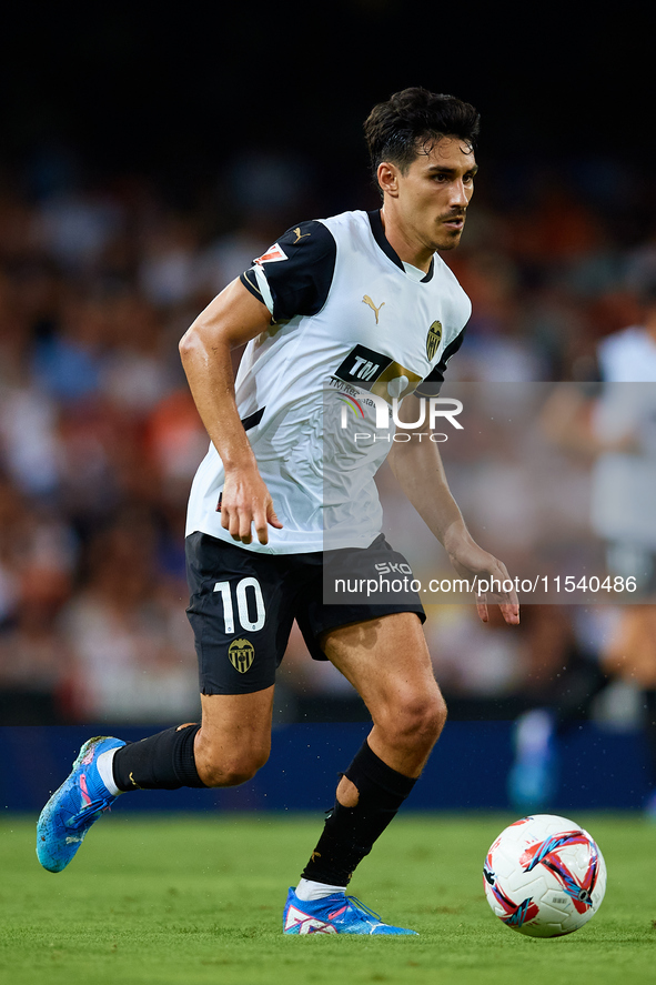 Andre Almeida of Valencia CF is in action during the LaLiga EA Sports match between Valencia CF and Villarreal CF at Mestalla stadium in Val...