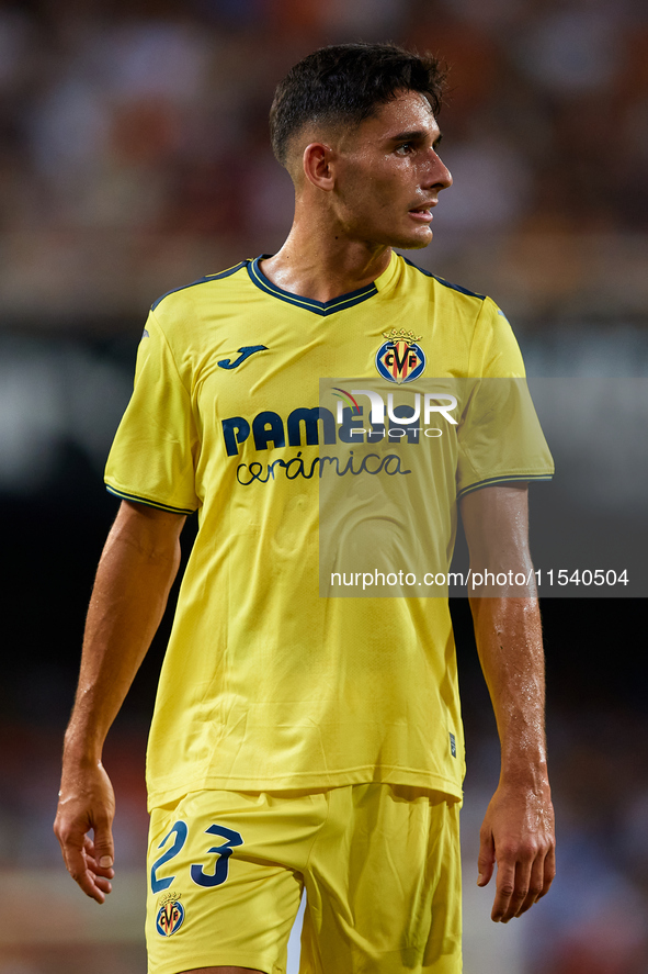 Sergi Cardona of Villarreal CF looks on during the LaLiga EA Sports match between Valencia CF and Villarreal CF at Mestalla stadium in Valen...