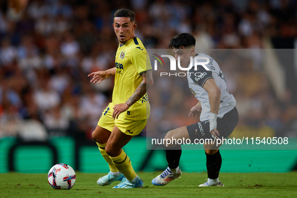 Yeremy Pino of Villarreal CF competes for the ball with Diego Lopez of Valencia CF during the LaLiga EA Sports match between Valencia CF and...