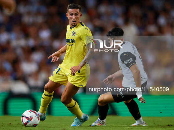 Yeremy Pino of Villarreal CF competes for the ball with Diego Lopez of Valencia CF during the LaLiga EA Sports match between Valencia CF and...