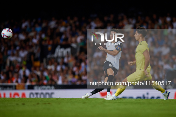 Pepelu (L) of Valencia CF competes for the ball with Ramon Terrats of Villarreal CF during the LaLiga EA Sports match between Valencia CF an...