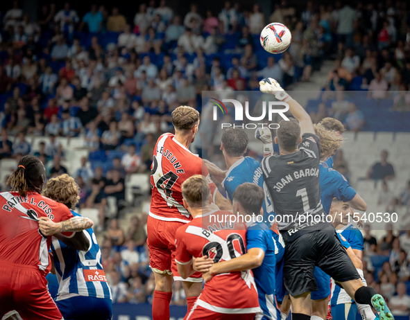 Joan Garcia during the LaLiga EA Sports match between RCD Espanyol de Barcelona and Rayo Vallecano, on August 31, 2024.  