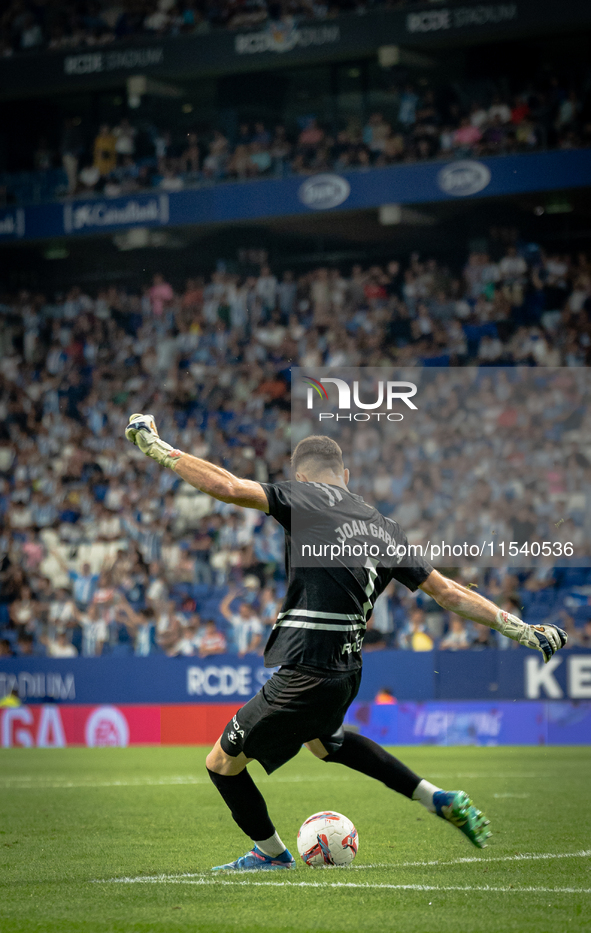 Joan Garcia during the LaLiga EA Sports match between RCD Espanyol de Barcelona and Rayo Vallecano, on August 31, 2024.  