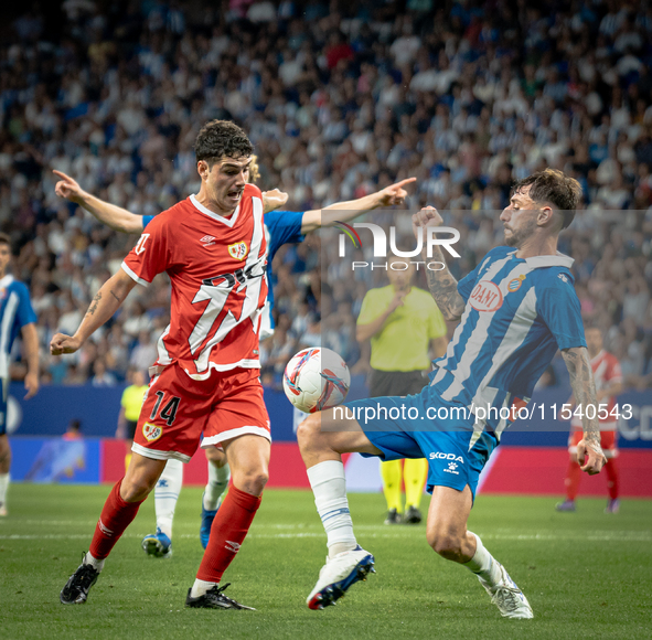 Jofre Carreras, Sergio Camello during the LaLiga EA Sports match between RCD Espanyol de Barcelona and Rayo Vallecano, on August 31, 2024.  