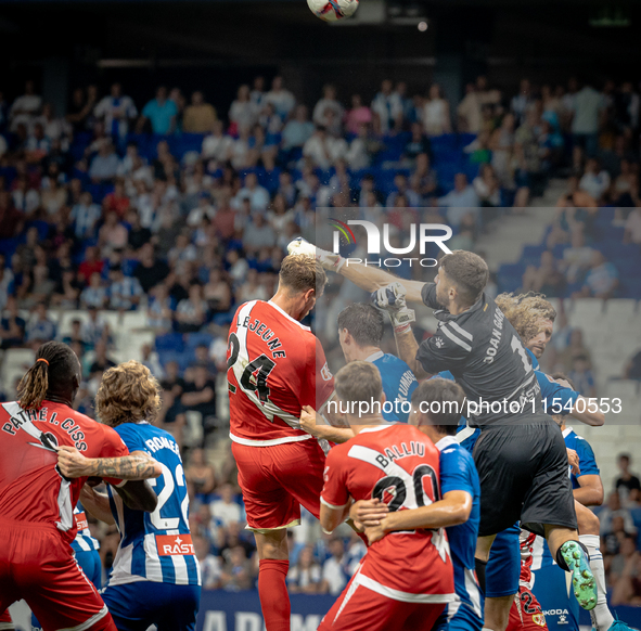 Joan Garcia during the LaLiga EA Sports match between RCD Espanyol de Barcelona and Rayo Vallecano, on August 31, 2024.  