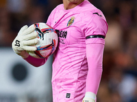 Diego Conde of Villarreal CF looks on during the LaLiga EA Sports match between Valencia CF and Villarreal CF at Mestalla stadium in Valenci...