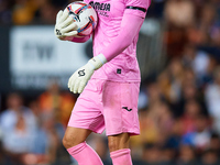 Diego Conde of Villarreal CF looks on during the LaLiga EA Sports match between Valencia CF and Villarreal CF at Mestalla stadium in Valenci...