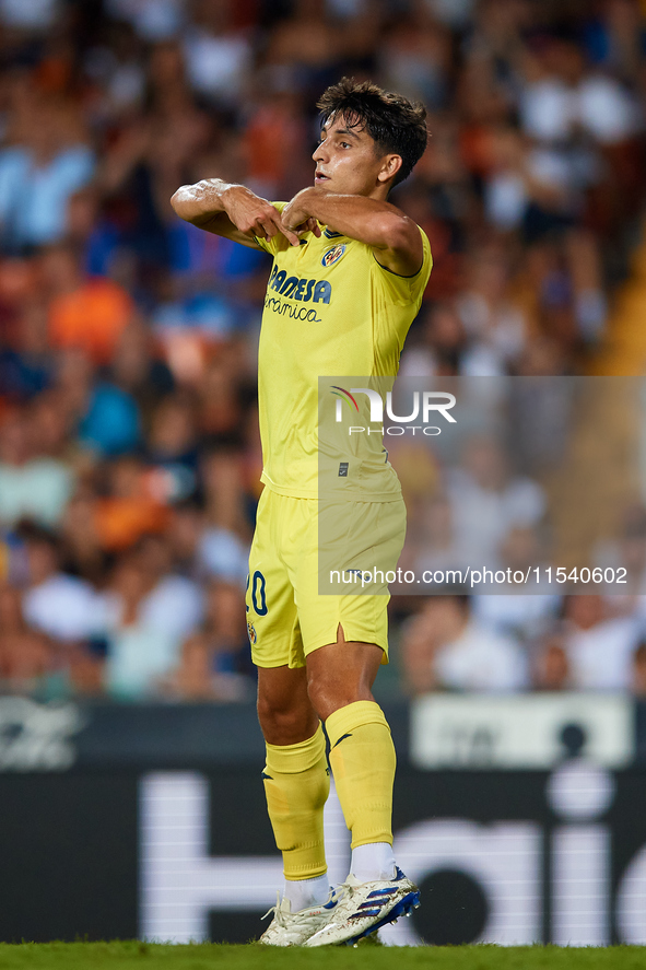 Ramon Terrats of Villarreal CF reacts during the LaLiga EA Sports match between Valencia CF and Villarreal CF at Mestalla stadium in Valenci...