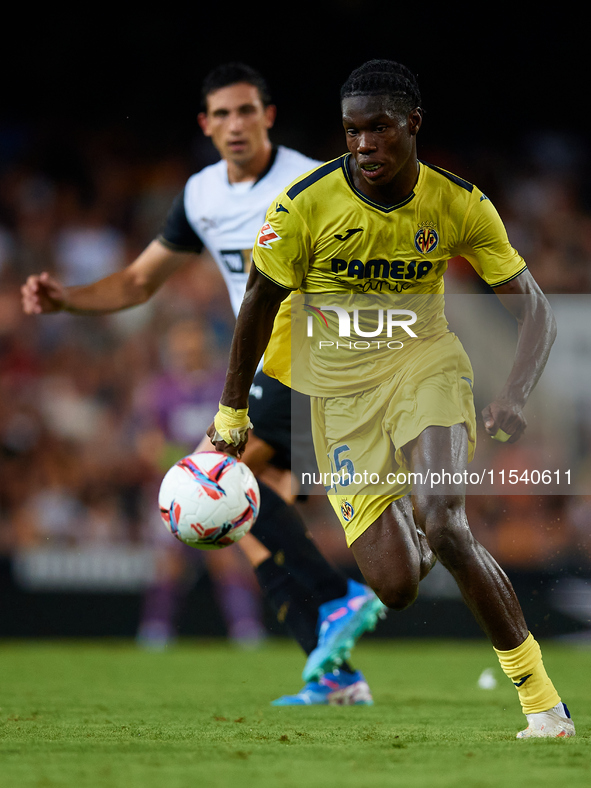 Thierno Barry of Villarreal CF is in action during the LaLiga EA Sports match between Valencia CF and Villarreal CF at Mestalla stadium in V...