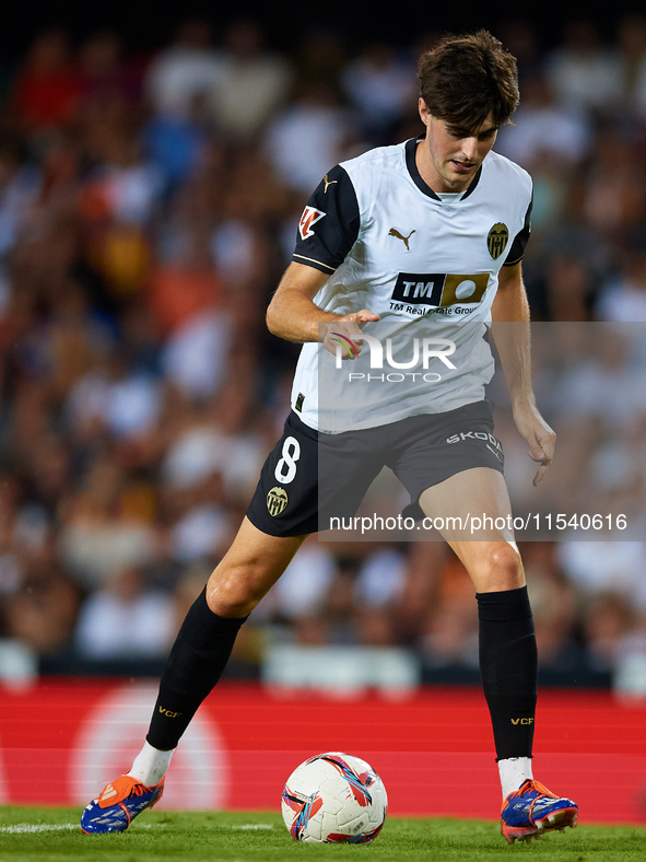 Javi Guerra of Valencia CF is in action during the LaLiga EA Sports match between Valencia CF and Villarreal CF at Mestalla stadium in Valen...